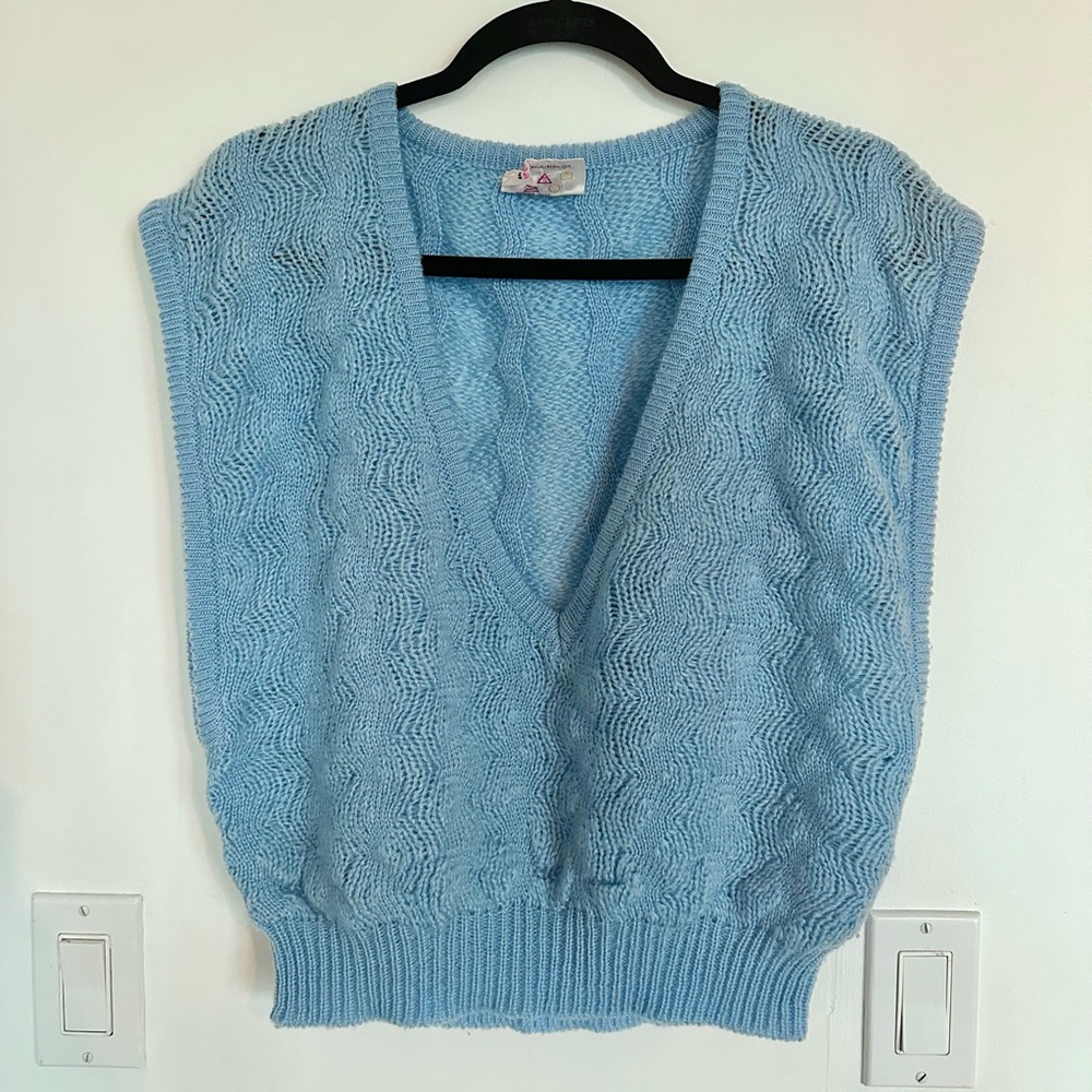 Vintage wavy knit sweater vest